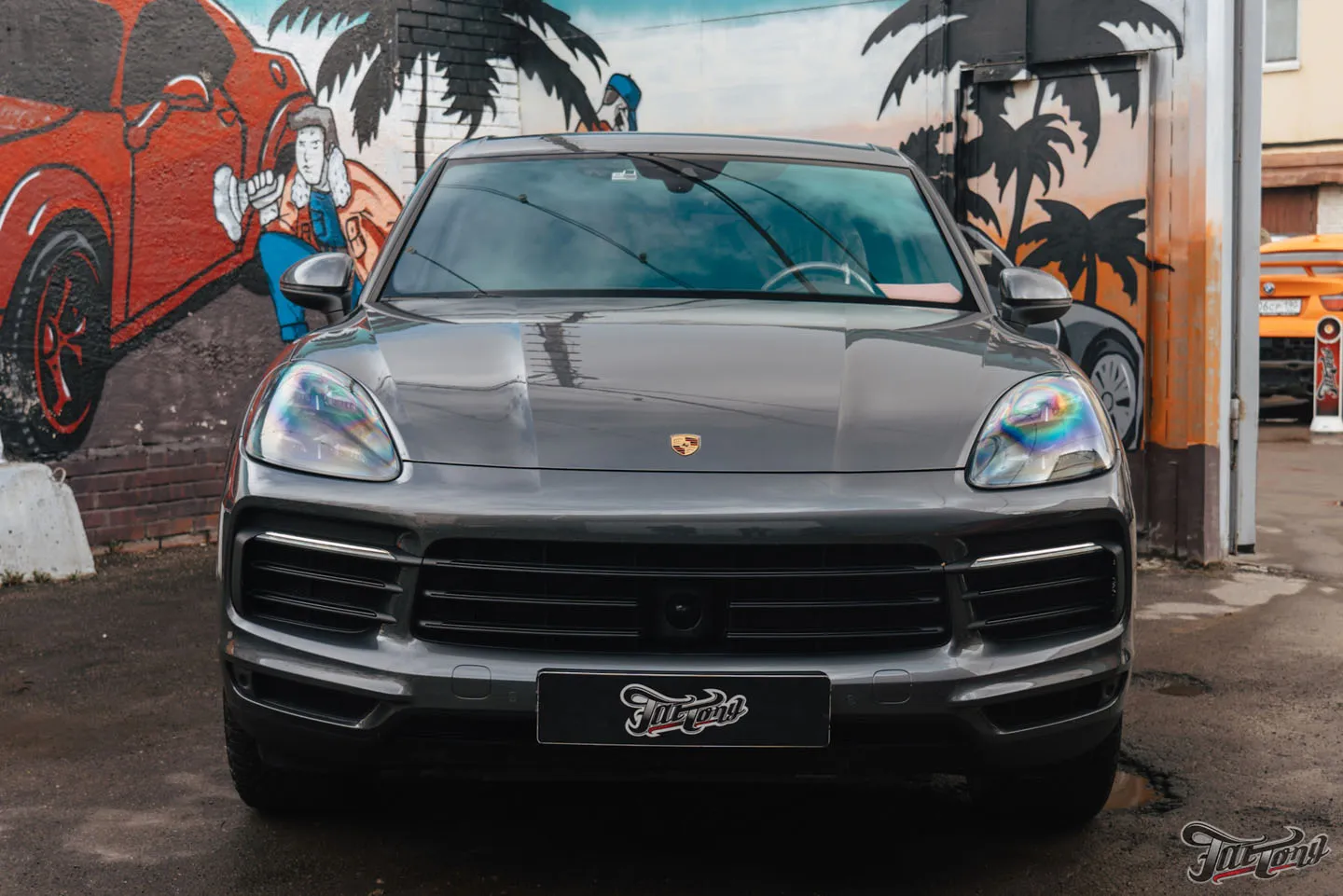 Спасательная операция для акул на Porsche Cayenne от Fat Tony!